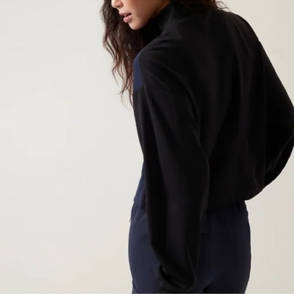 Athleta Venice Colorblock Crop Mockneck Sweatshirt Size Small Navy/Black - Picture 4 of 13